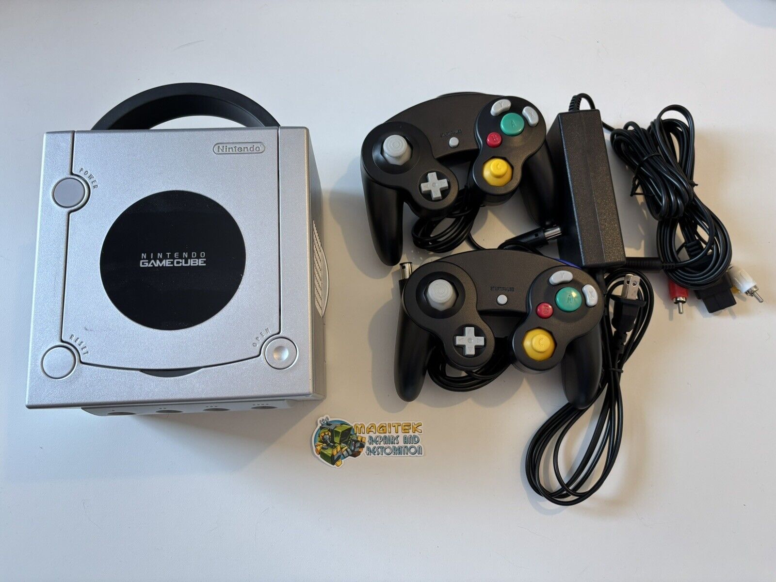 Silver Nintendo GameCube DOL-101 - Bundle with 2 black controllers